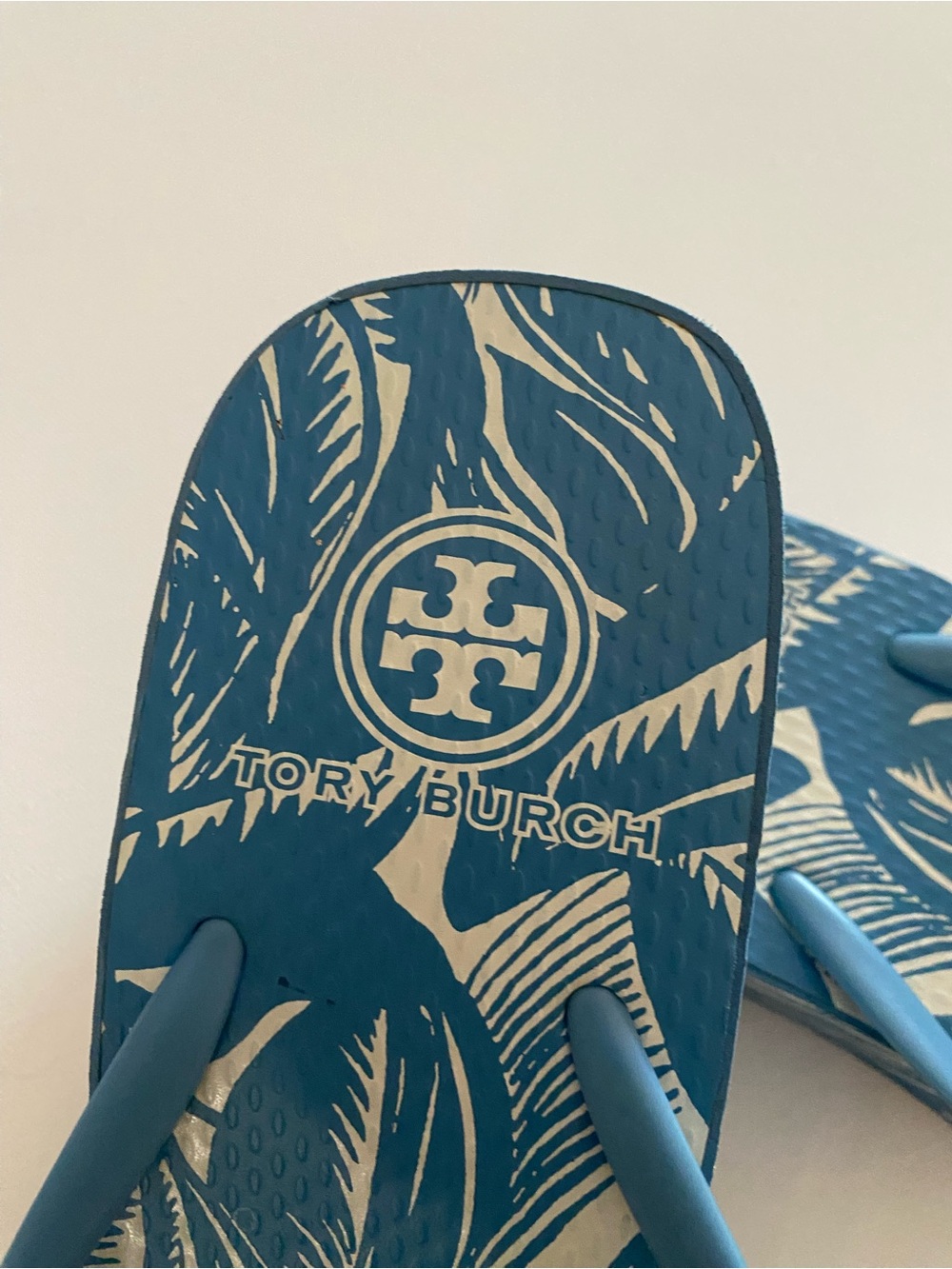 Tory Burch Blue Tropical Print Platform Flip Flop Sandals, Size 8 - Picture 6 of 9